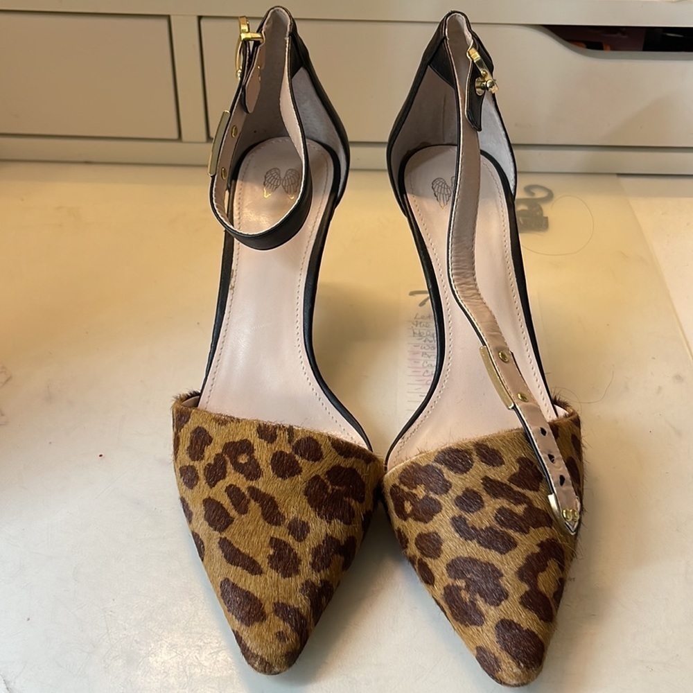 Victoria’s Secret Animal Print Ankle Strap 3” Heels. Size 9. D750/A